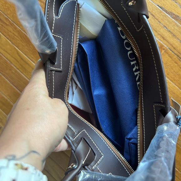 NWT Dooney and Bourke Quincey Beacon tote, brown leather. - Picture 3 of 3